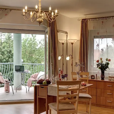 Apartament Roza V Tsentre Heviza 아파트 *