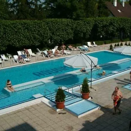 아파트 Apartament Roza V Tsentre Heviza Hévíz