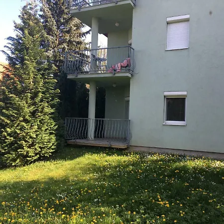 Apartament Roza V Tsentre Heviza 아파트